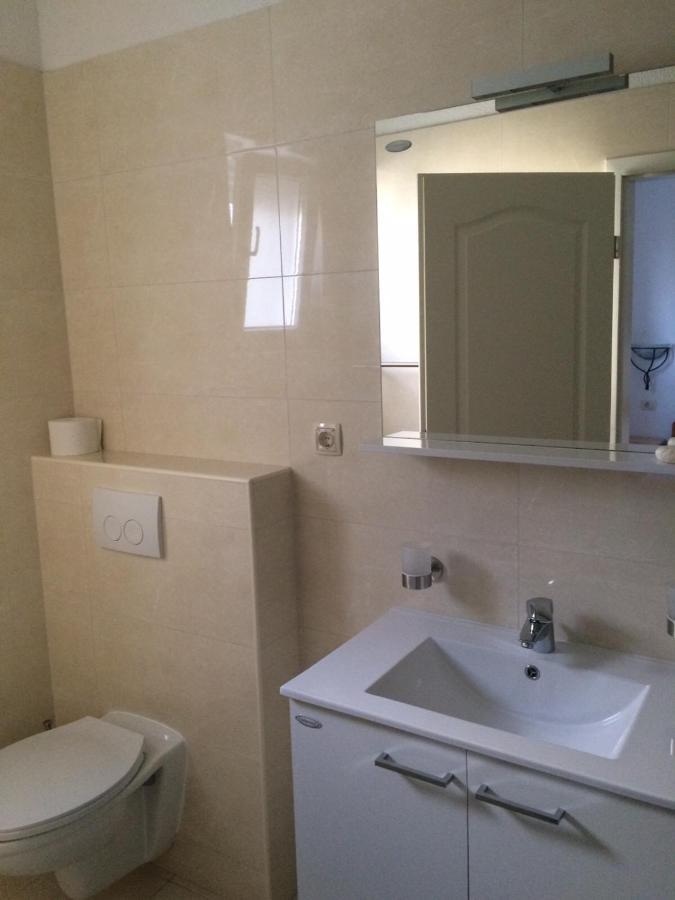 Apartments Lucija Brela Ngoại thất bức ảnh